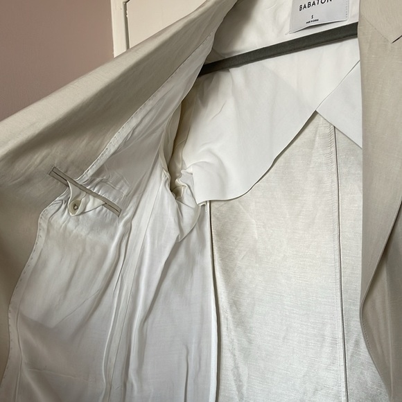 Aritzia Babaton viscose linen blend blazer in matte pearl - Picture 9 of 9